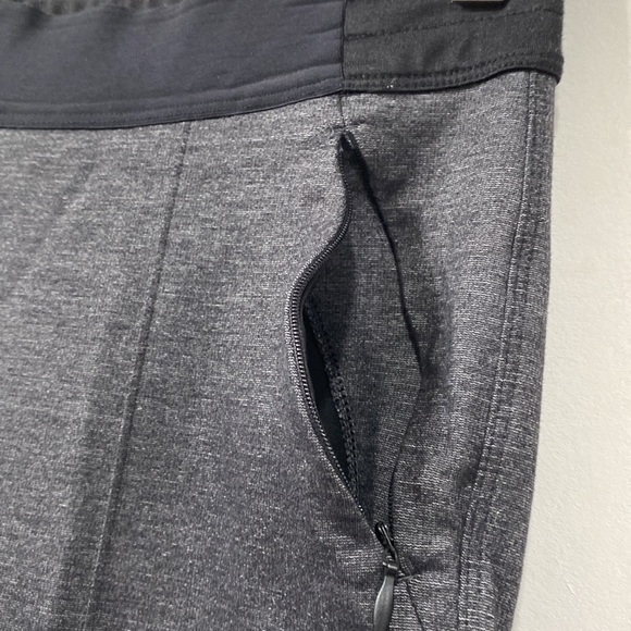 Kit and Ace “ Pencil Me In Legging “ in Charcoal/ Black/ Grey size 8 - Picture 7 of 14